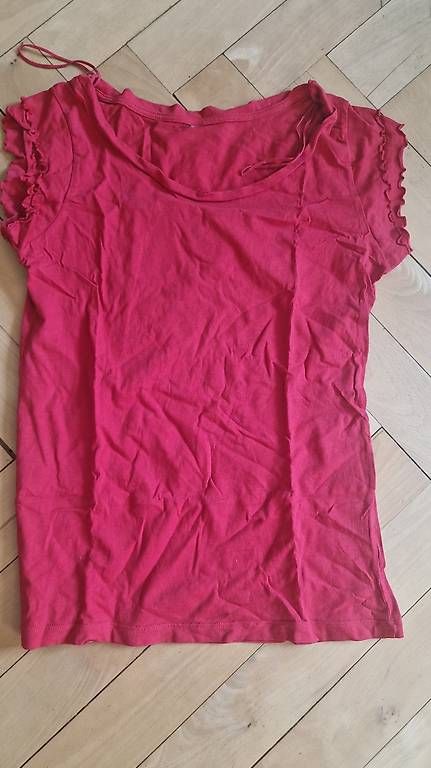 T-shirt: Rotes Tshirt mit Rüschelärmel – Usato da Bern venduto da Sabine032