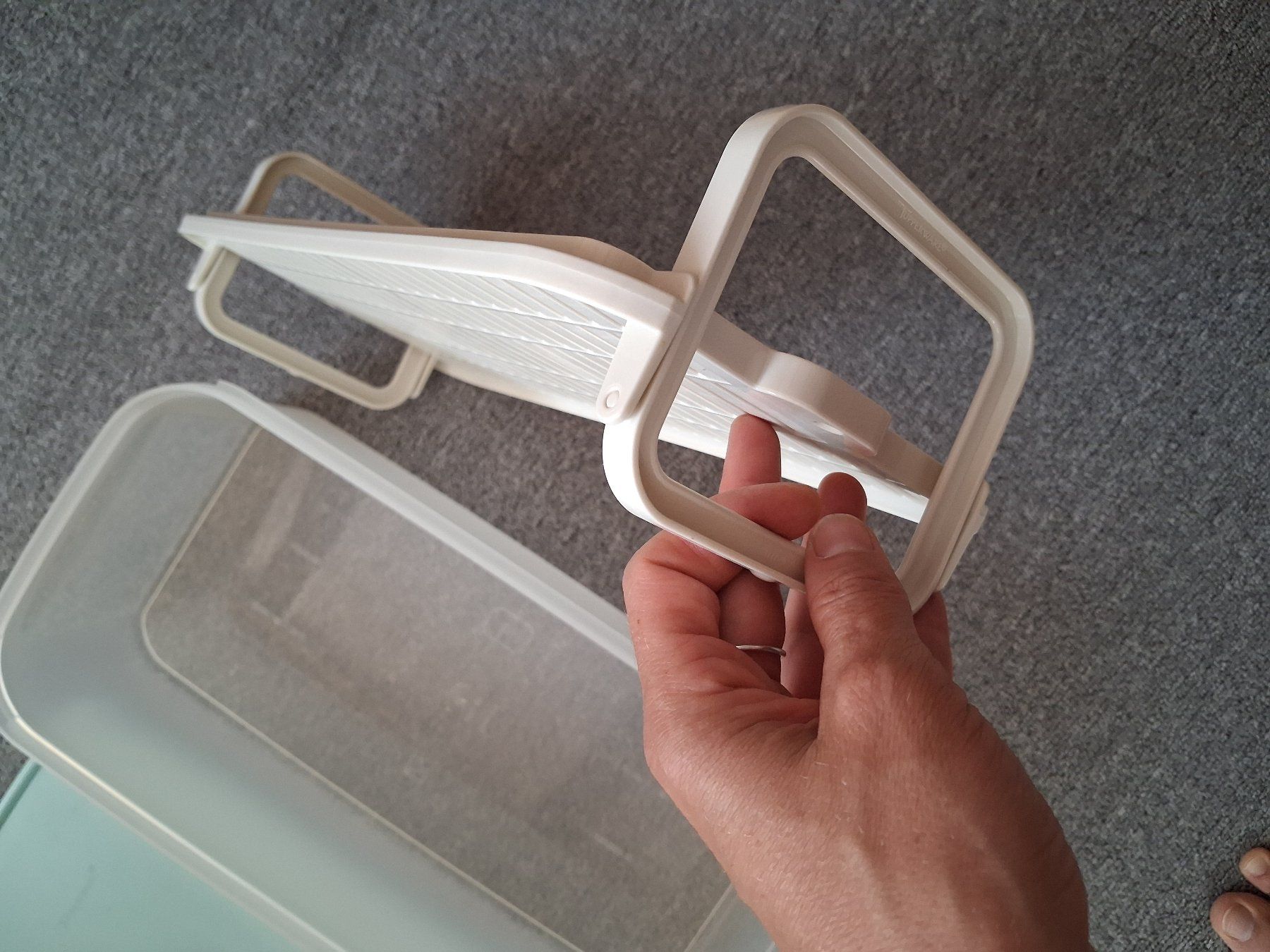 Tupperware Contenitori & Simili: Tupperware Behälter mit Einsatz, 6 Liter, neuwertig – Nuovo (secondo la descrizione) da Wald ZH venduto da e8e 6