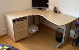Schreibtisch/Bürotisch