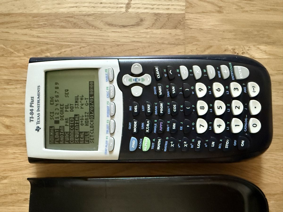 Texas Instruments Calcolatrici tascabili: Calculatrice Texas Instruments TI-84 Plus – Usato da Kloten venduto da Mumiiin 1