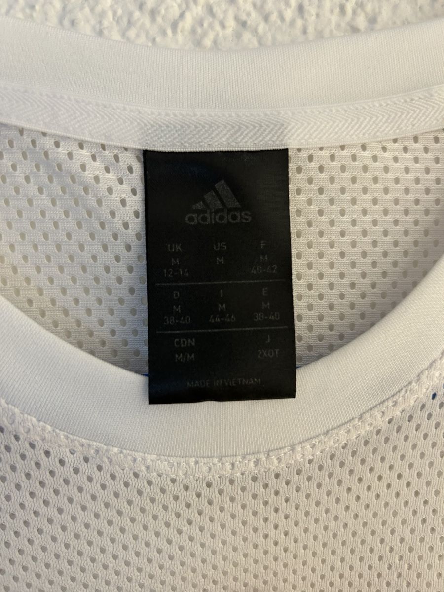 Adidas Camicette, T-shirt & Top: Weisses Adidas Sportshirt – Usato da Uster venduto da lis_7rjr 2
