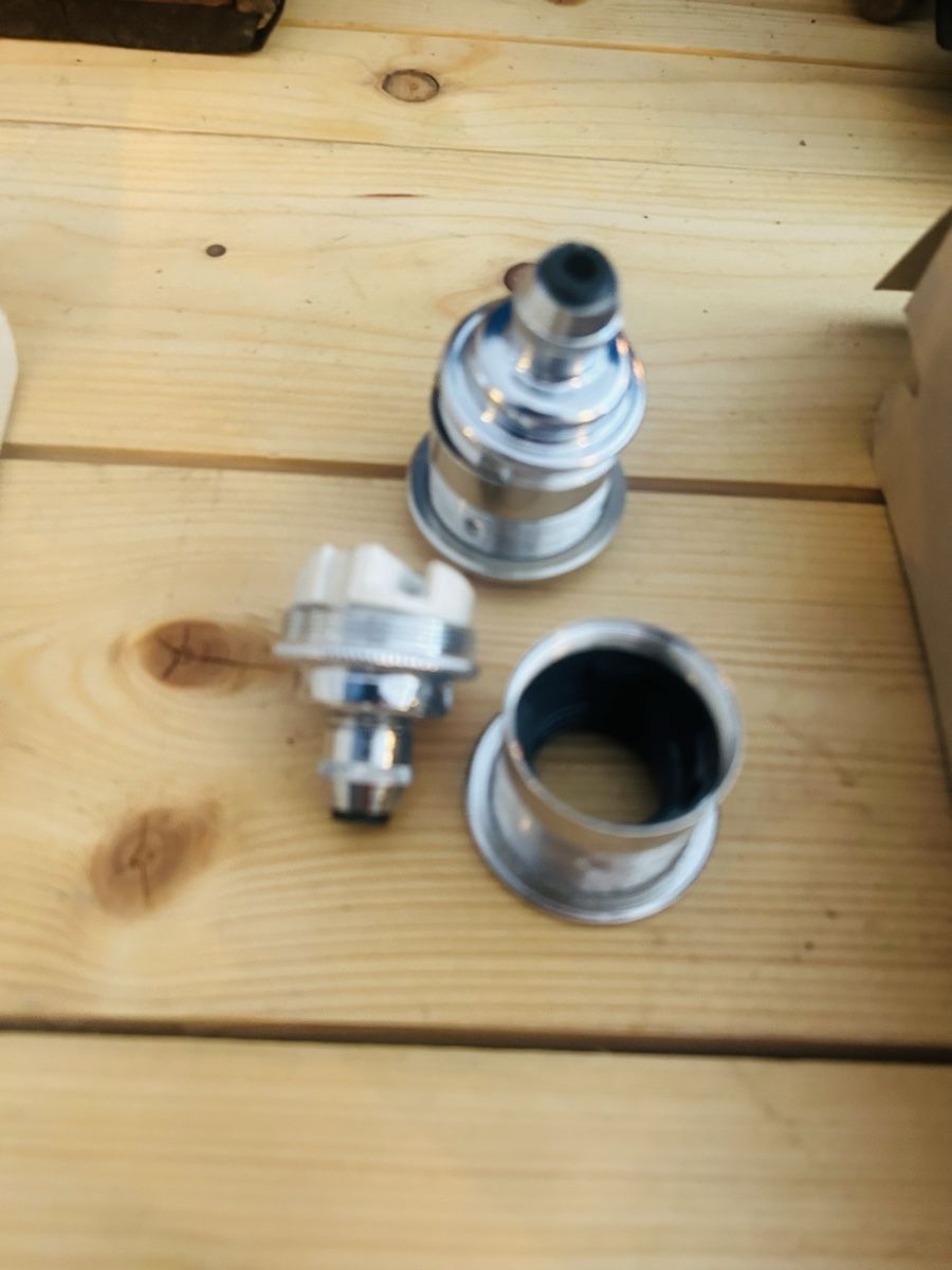 Lampade: Set Silber Metal Lampenfassungen  – Nuovo e nell'imballaggio originale da Zürich venduto da KuduKing