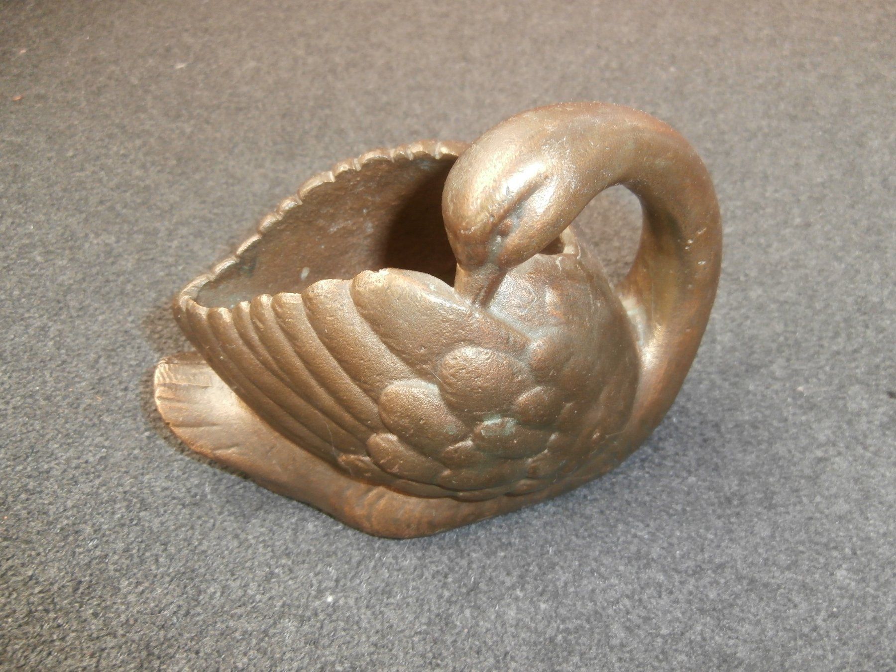 Sculture & Statue: wunderschöne Schwanen Bronze Figur Schälchen Form – Usato da Rüschegg-Heubach venduto da Ofen111