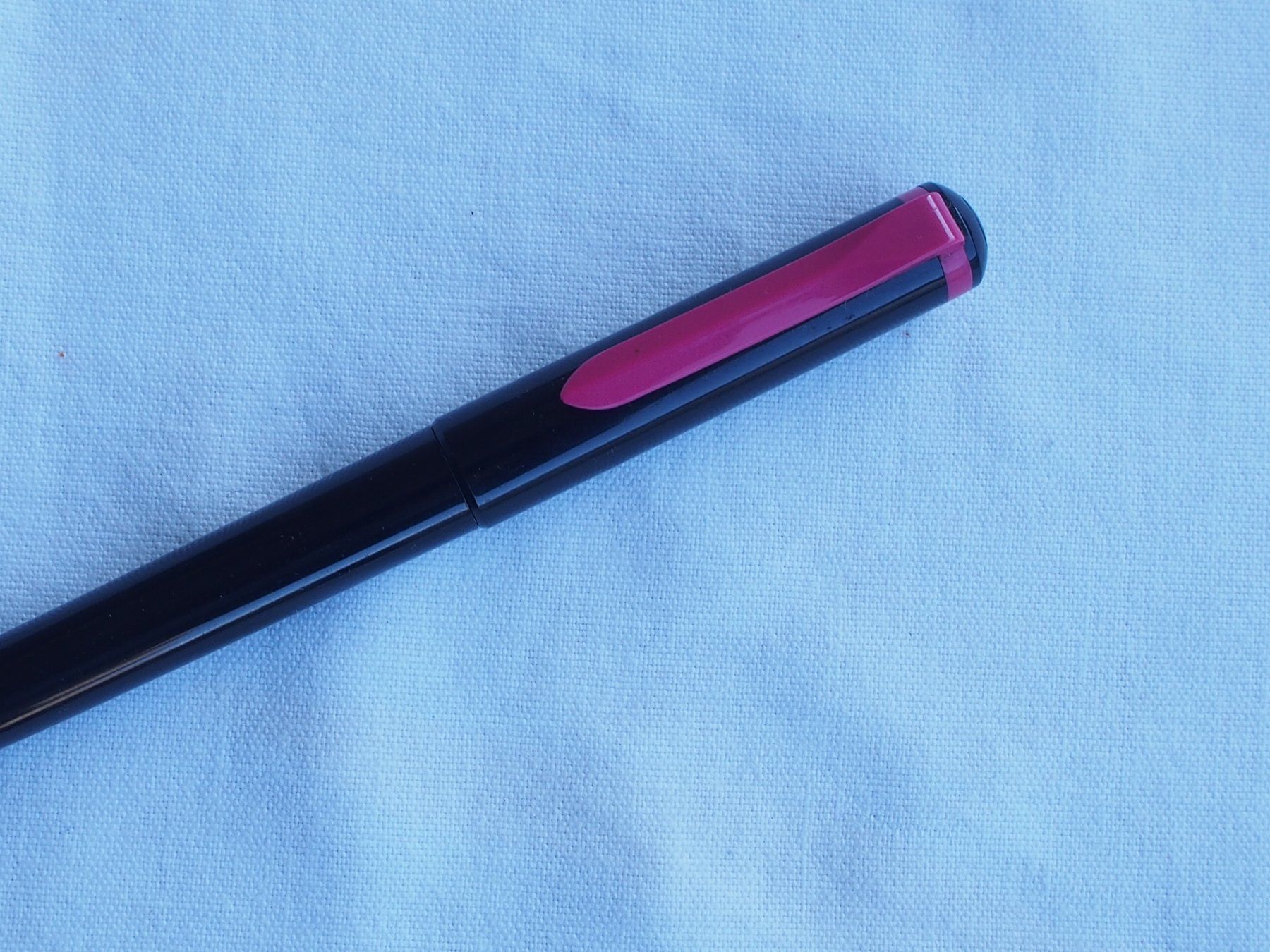 Penna & Evidenziatori: Pelikan Stylo calligraphique, plume large – Usato da Meyrin venduto da SRemka 2