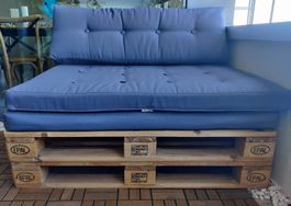 Palettensofa (DIY) mit Kissen
