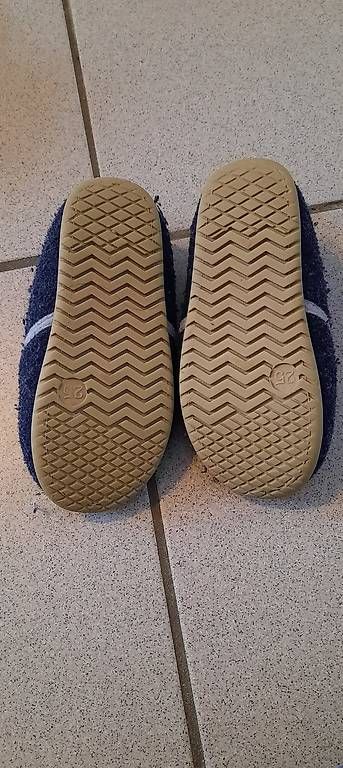 Schuhe für Jungen: Pantofole invernali nr. 25 – Gebraucht aus Tesserete von bab_7ztk 1