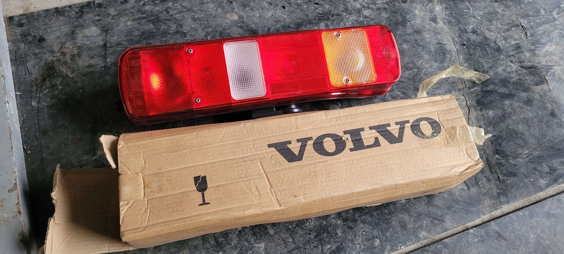 Volvo Toutes les pièces détachées: Volvo Schlussleuchte – Neuf avec emballage d'origine à Kerns par avr75