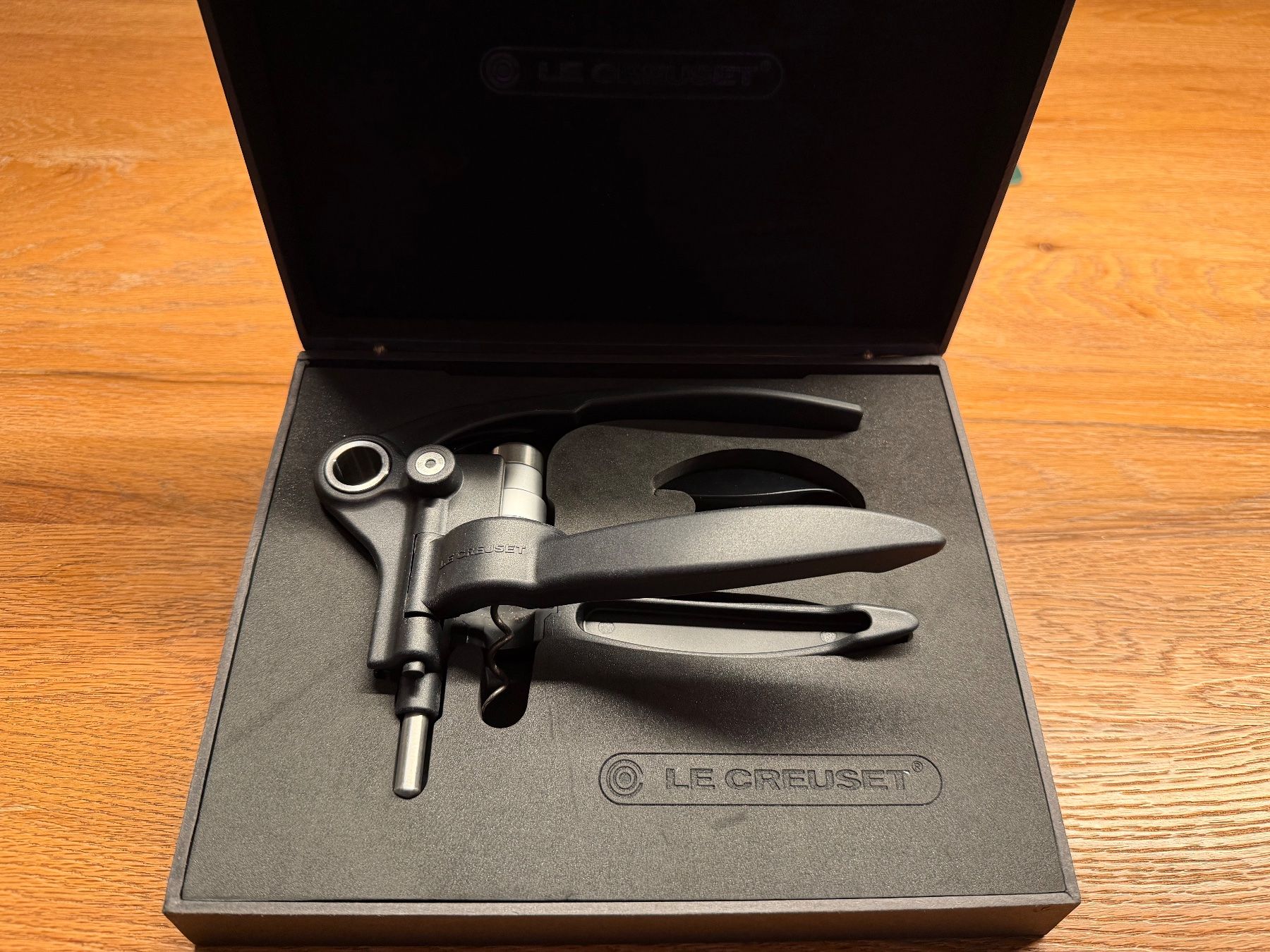 Le Creuset Apribottiglie & Tappi per chiusura: Flaschenöffner von Le Creuset - Screwpull – Usato da Schindellegi venduto da Hifly9