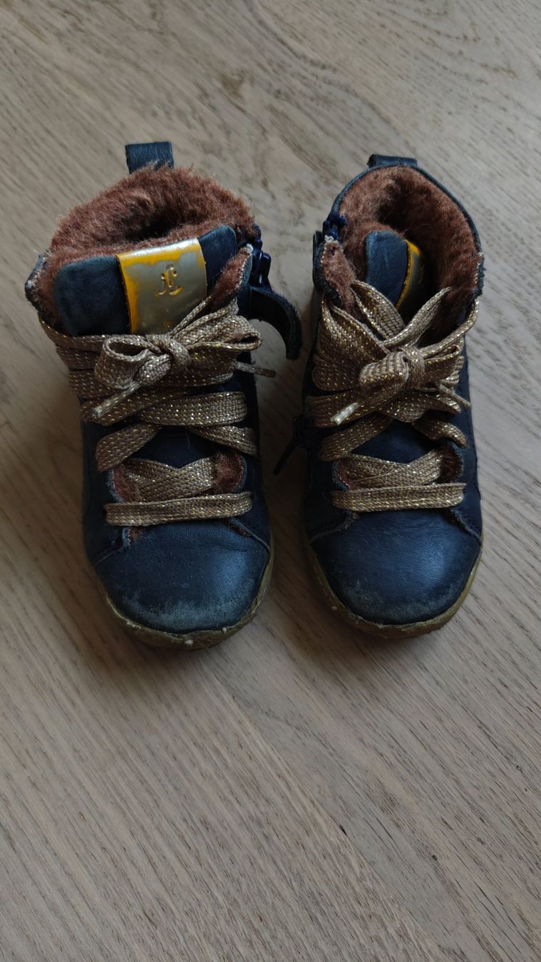 Scarpe per ragazzi: Warme Schuhe, Gr 24 – Usato da Zürich venduto da ElizavetaT
