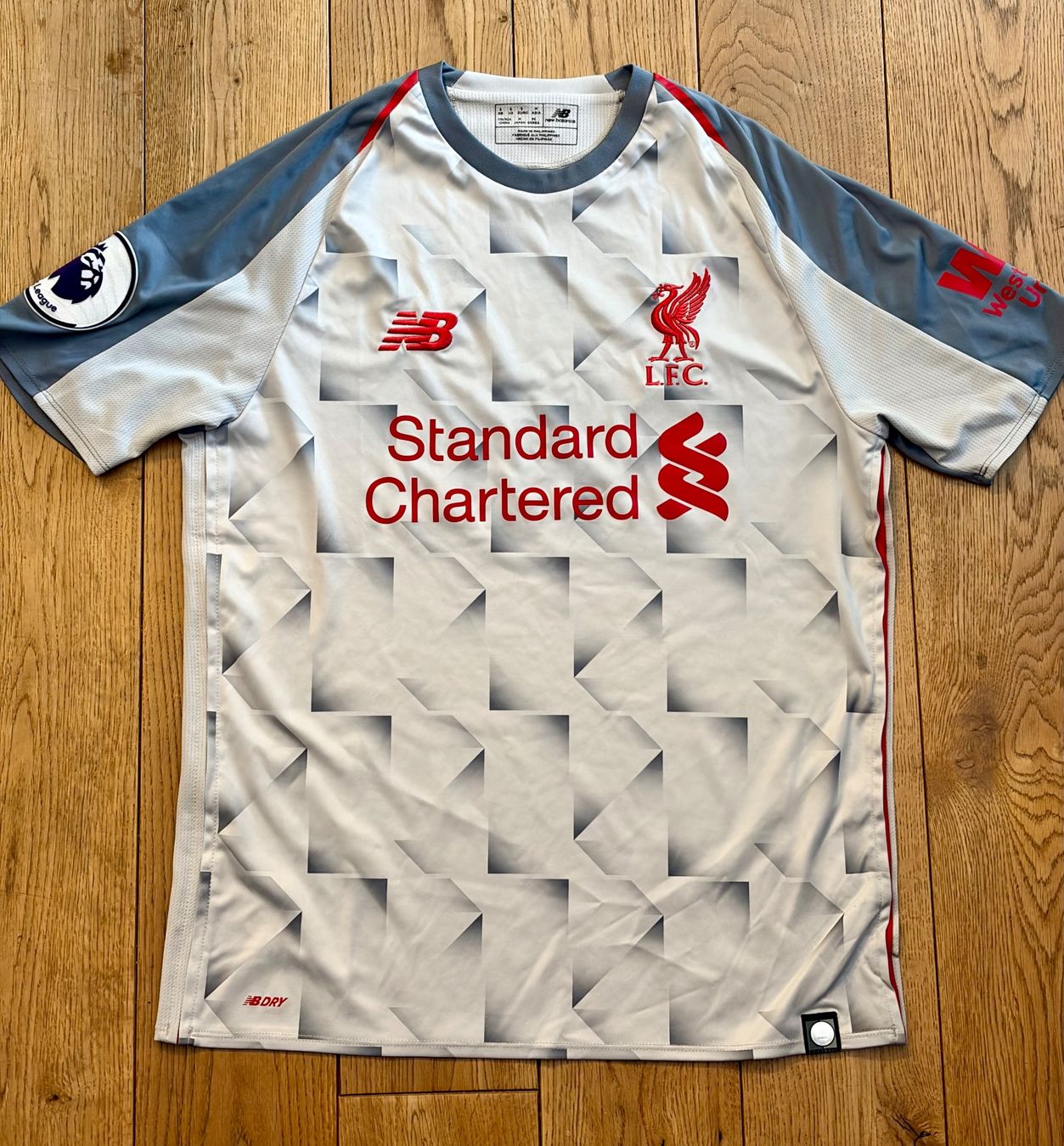 New Balance Leibchen & Hosen: Maillot Third Liverpool 2018-2019 – Gebraucht aus Chamoson von mat_d5gg 1