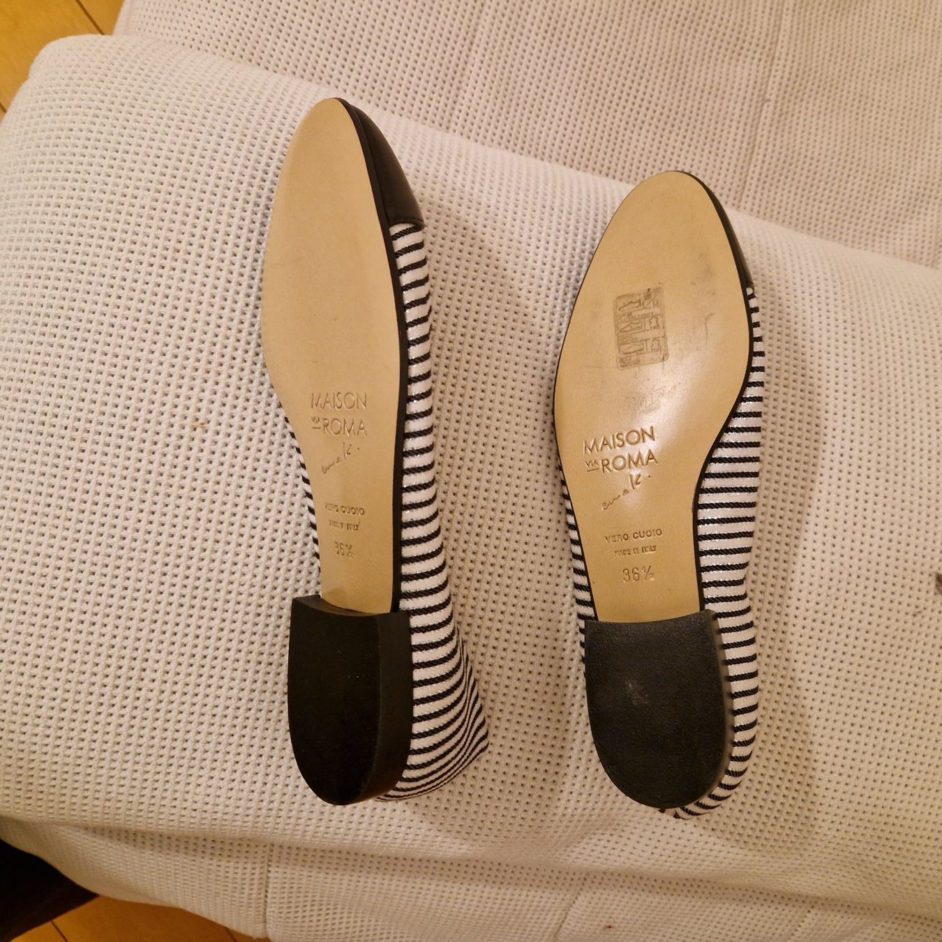 Scarpe da donna: Chaussures plates rayées noir blanc taille 36.5 – Nuovo (secondo la descrizione) da Genève venduto da vouillma 1