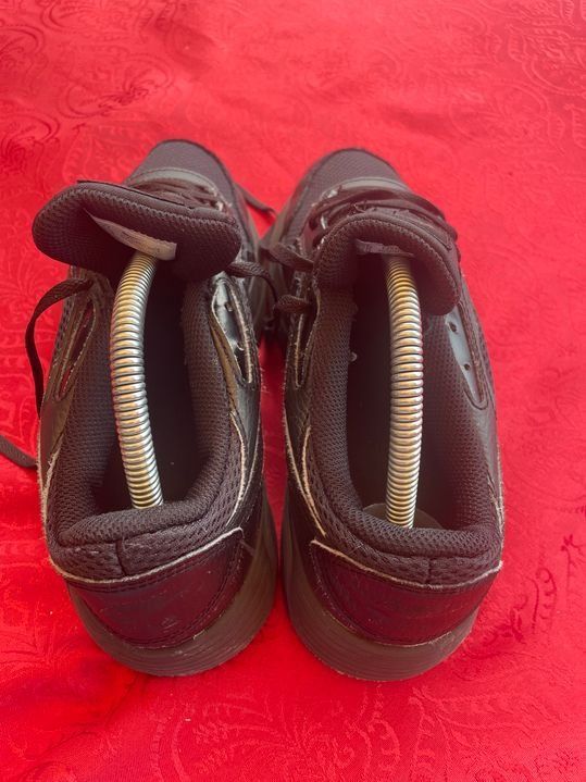Nike Scarpe da uomo: Sneaker Nike Air schwarz 37.5 – Usato da Bergdietikon venduto da antovale 1