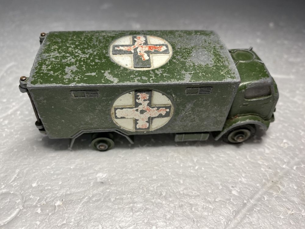 FRENCH Dinky Toys original # 80F Ambulance Militaire - No Box