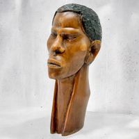 Imposante sculpture africaine représentant un buste d'homme