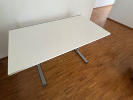 Schreibtisch - höhenverstellbar (65 -75 cm) - 1. Schultag