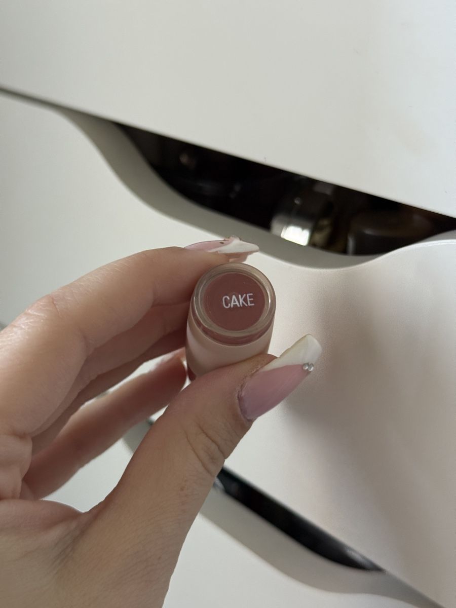 Make-up: Lipstick - Revolution  – Usato da Chavannes-près-Renens venduto da elobrgs 2