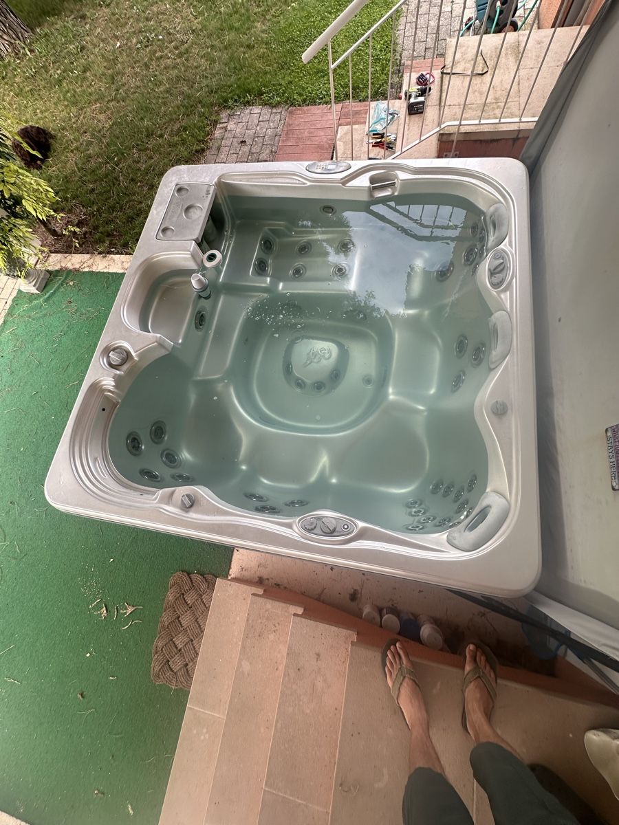 Whirlpool: Whirlpool Jacuzzi XXL – Gebraucht aus Bern von  8