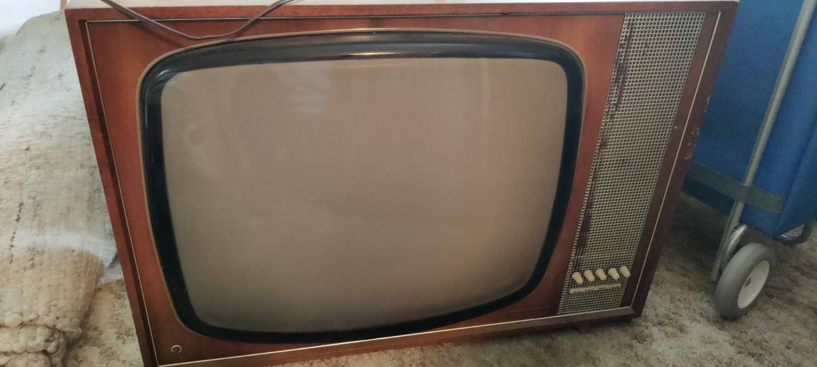 Fernseher: Retro 50 oder 60er Jahre Röhren-Fernseher – Gebraucht aus Pfäffikon SZ von bap_tap