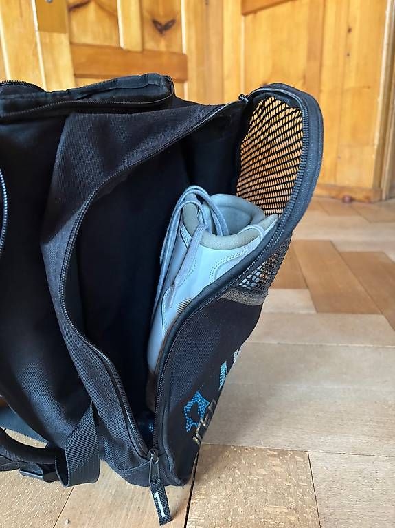 Rucksäcke: Eislauf Tasche/Rucksack schwarz gebraucht – Gebraucht aus Thun von Lupinmela 2