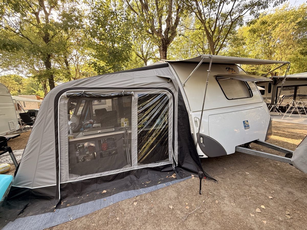Knaus Véhicules de camping: Wohnwagen Knaus Südwind 550 TKM – D'occasion à Seewen SO par zah_mv5b 8