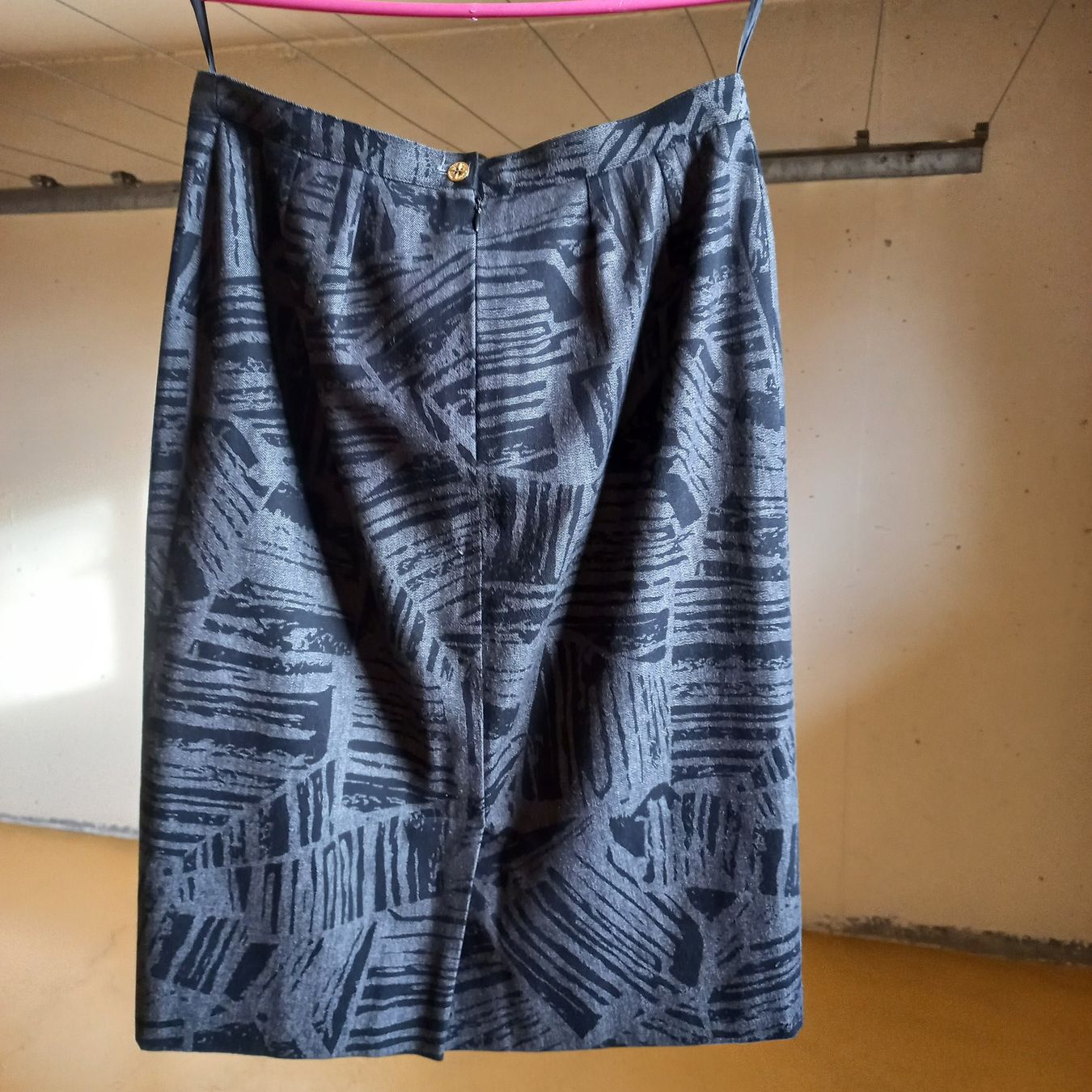 Gonne: Jolie jupe Guy Laroche, taille 40 – Usato da Jongny venduto da dve_7nbz 1