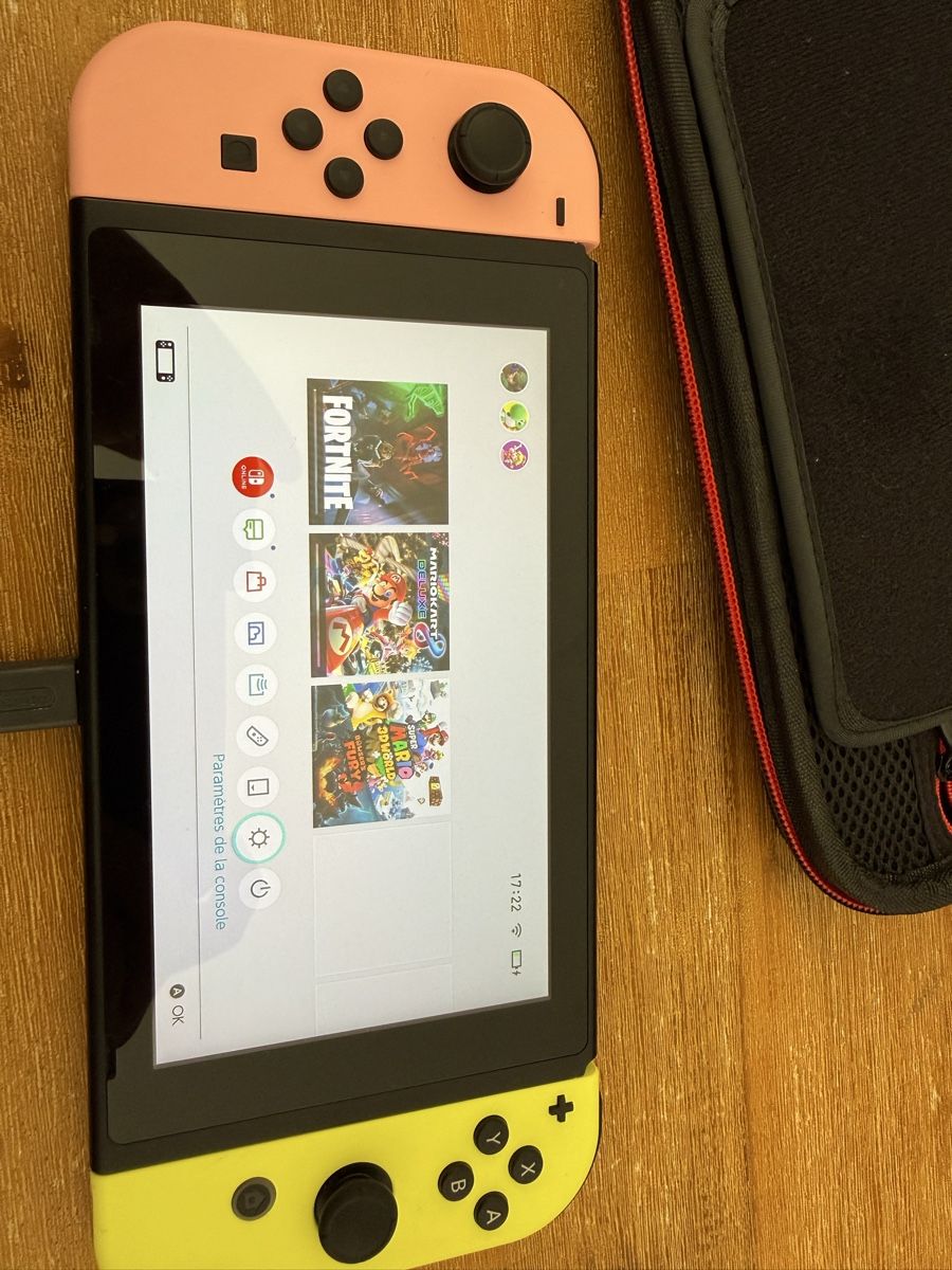 Nintendo Console: Console Nintendo Switch + carte SD 256go – Usato da Plan-les-Ouates venduto da Dalek24 2