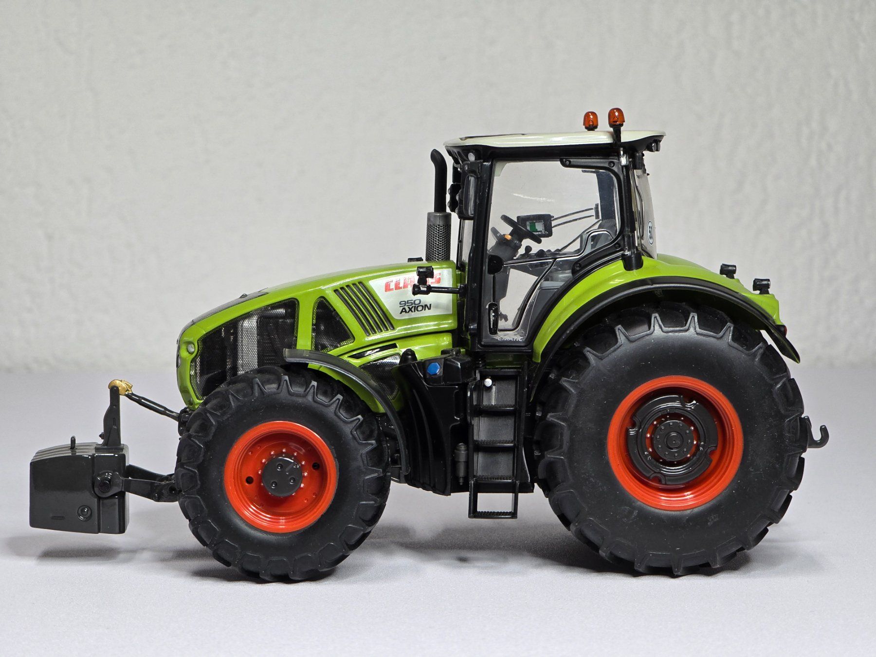 Wiking Modellbausätze & Standmodelle: Wiking, 077314, Claas 950 Axion, Vitrine – Neu (gemäss Beschreibung) aus Kloten von Nicola2 6