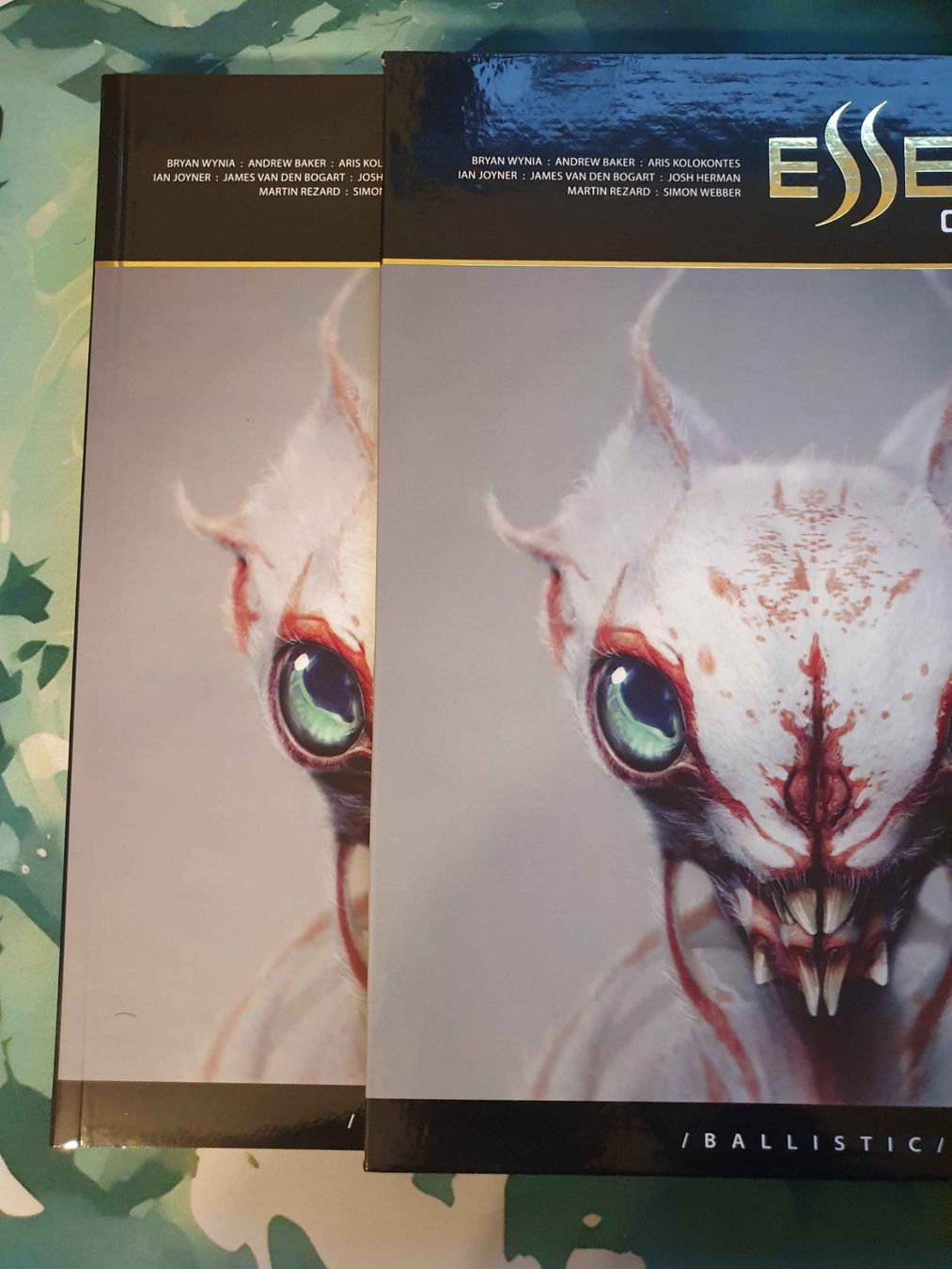 Libri: ESSENCE Creatures - Slip Case - Ballistic Publishing – Usato da St. Gallen venduto da Everade 3