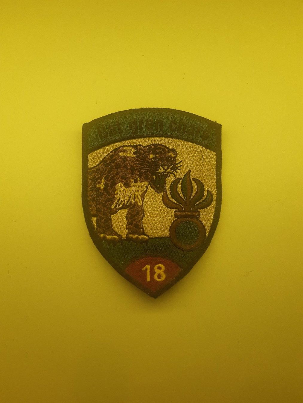 Schweizer Armee Plaketten & Abzeichen: BADGE ECUSSON MILITAIRE SUISSE BAT GREN CHARS 18 – Neu (gemäss Beschreibung) aus Domdidier von baumeyer-seb