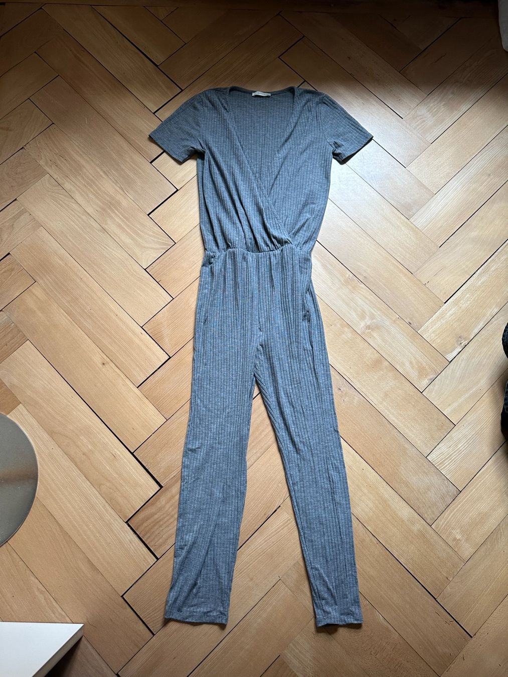 Zara Jumpsuits: ZARA - Jumpsuit hellgrau S – D'occasion à Zürich par Diazaio
