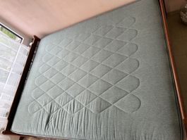 Doppelbett aus Holz mit Bico Matratze