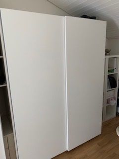 Ikea Armoires: Schwebetüren- Kleider_Schrank wie neu / im 2025 gekauft – D'occasion à Dübendorf par hpm-hpm