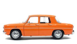 RENAULT 8 TS im Massstab 1:18