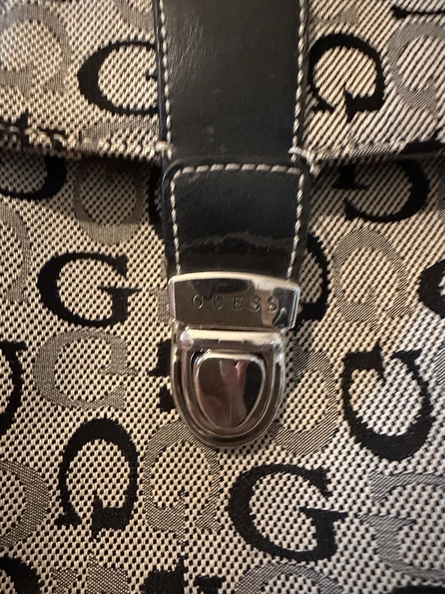 Guess Borse da donna: Handtasche Guess Canvas Damen Gebraucht – Usato da Siebnen venduto da brocki.bebie 1