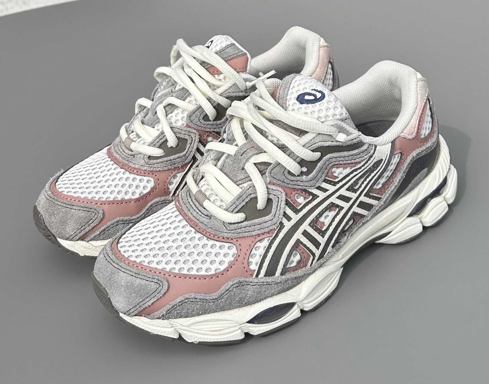 Asics Scarpe da uomo: ASICS GEL-NYC White/Pink 39 – Nuovo e nell'imballaggio originale da Muraz (Collombey) venduto da JSY__performer
