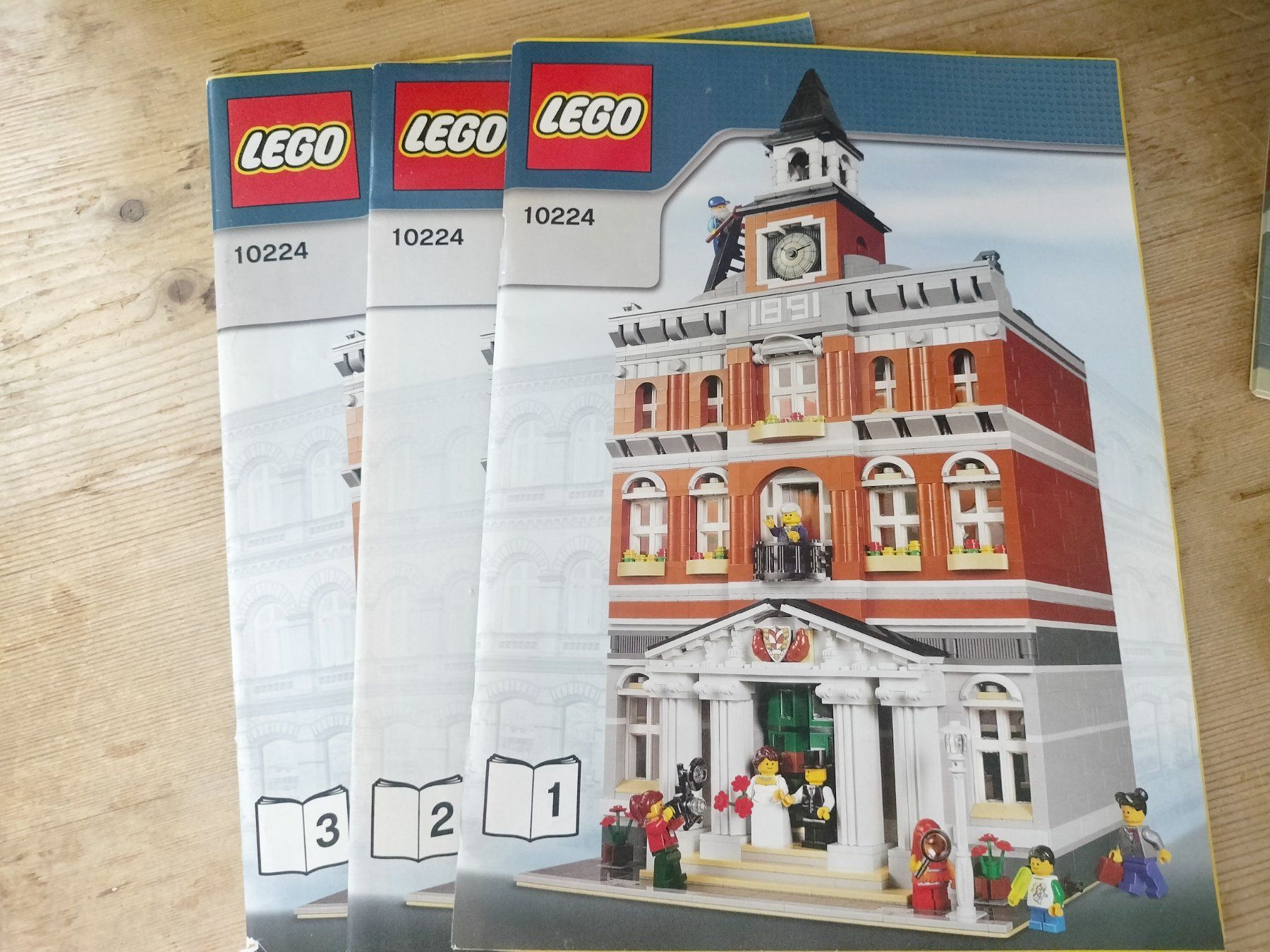 Lego Spielzeuge: Lego Creator Expert 10224 Town Hall ab 1.- – Gebraucht aus Wil SG von RoyalBricks 1