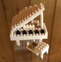 Piano aus Lego mit Klavierstuhl