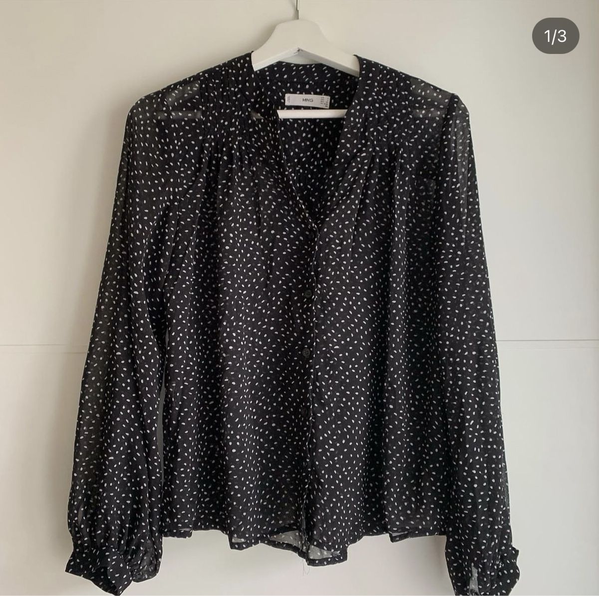 Mango Chemisiers: schwarze Mango Bluse mit Punkten – Neuf (Voir description) à Männedorf par giu_wm6d