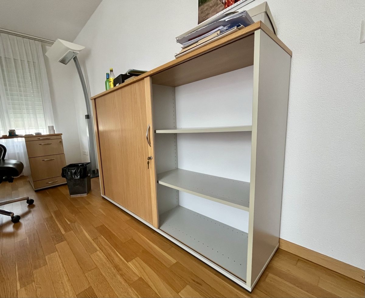Armadi: Rollladen-Schrank, abschliessbar – Usato da Möriken AG venduto da Libero013 1
