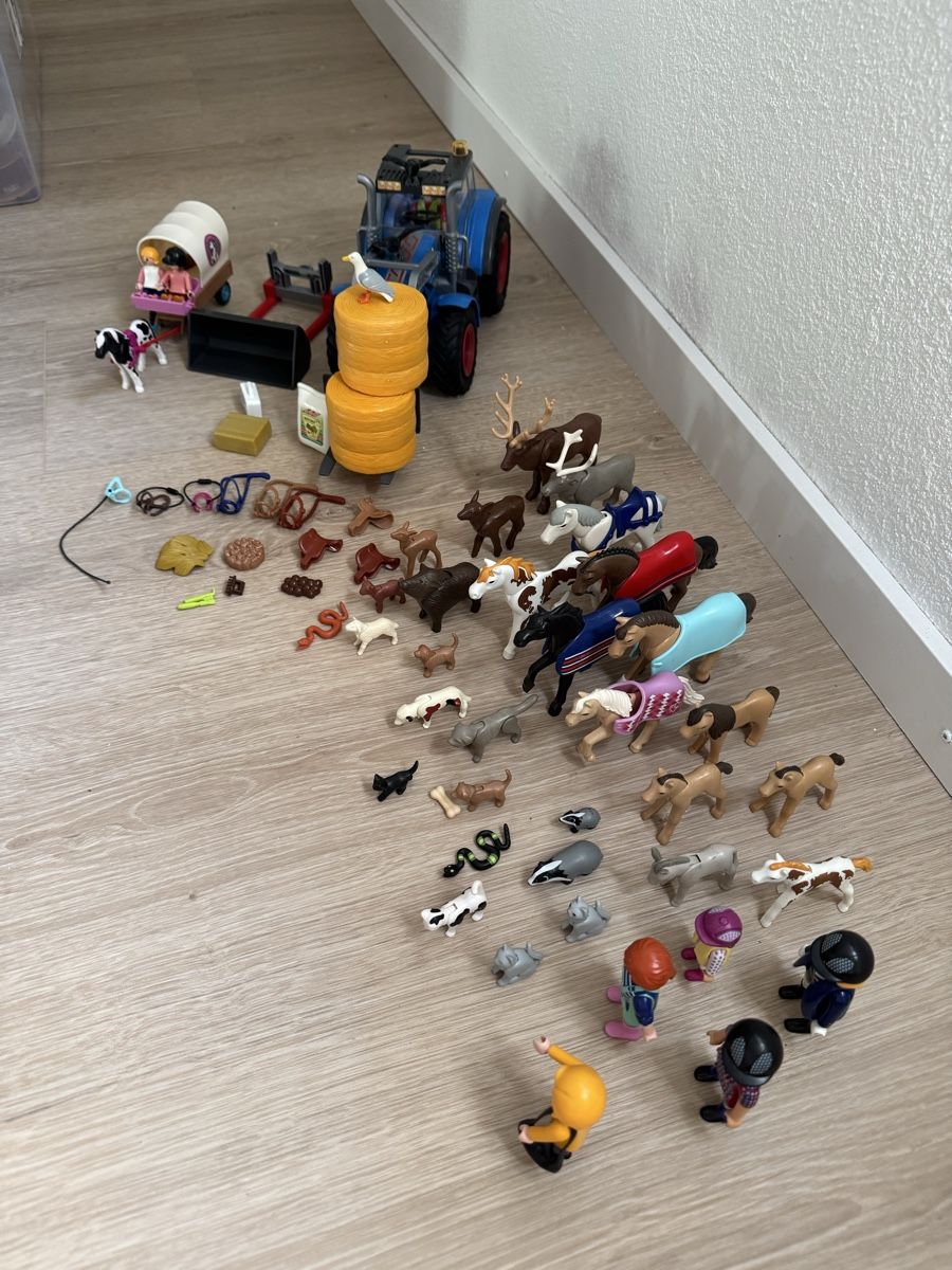 Playmobil Giocattoli: Playmobil Bauernhof Set mit Traktor und Tieren – Usato da Fehraltorf venduto da portas6 6