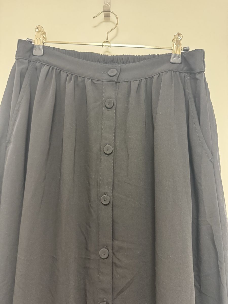 H&M Jupes: Rock schwarz Grösse M  – D'occasion à Haldenstein par nicB74 1
