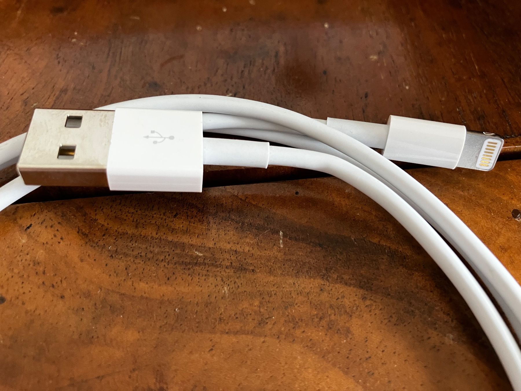 Apple Cavi: Apple Ladekabel USB-A auf Lightning – Usato da Uitikon Waldegg venduto da bac_6xcs