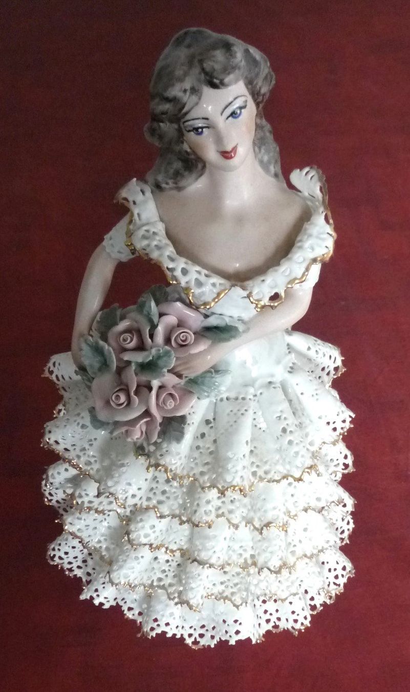 Figuren: Prozellan Figur in Spitzenkleid – Gebraucht aus Rafz von Sonnenblume305