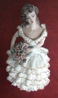 Prozellan Figur in Spitzenkleid