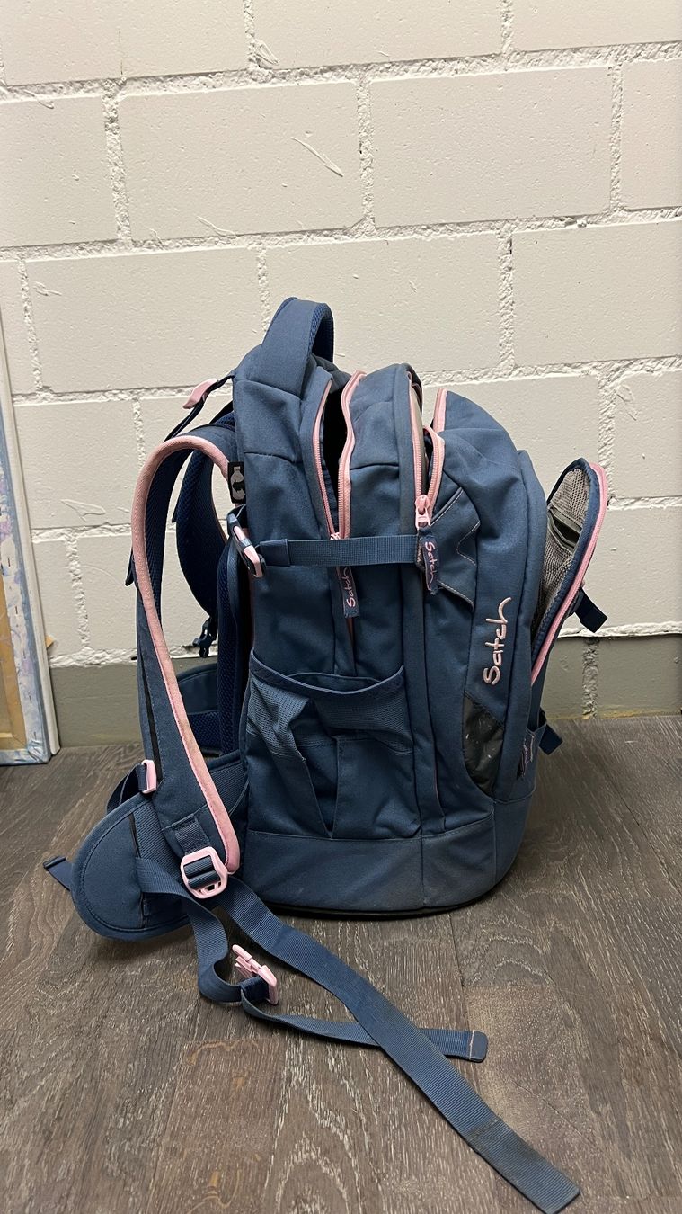 Zaini: Satch Rucksack / Schulrucksack blau-rosa gebraucht – Usato da Langnau am Albis venduto da Yacha-53 1