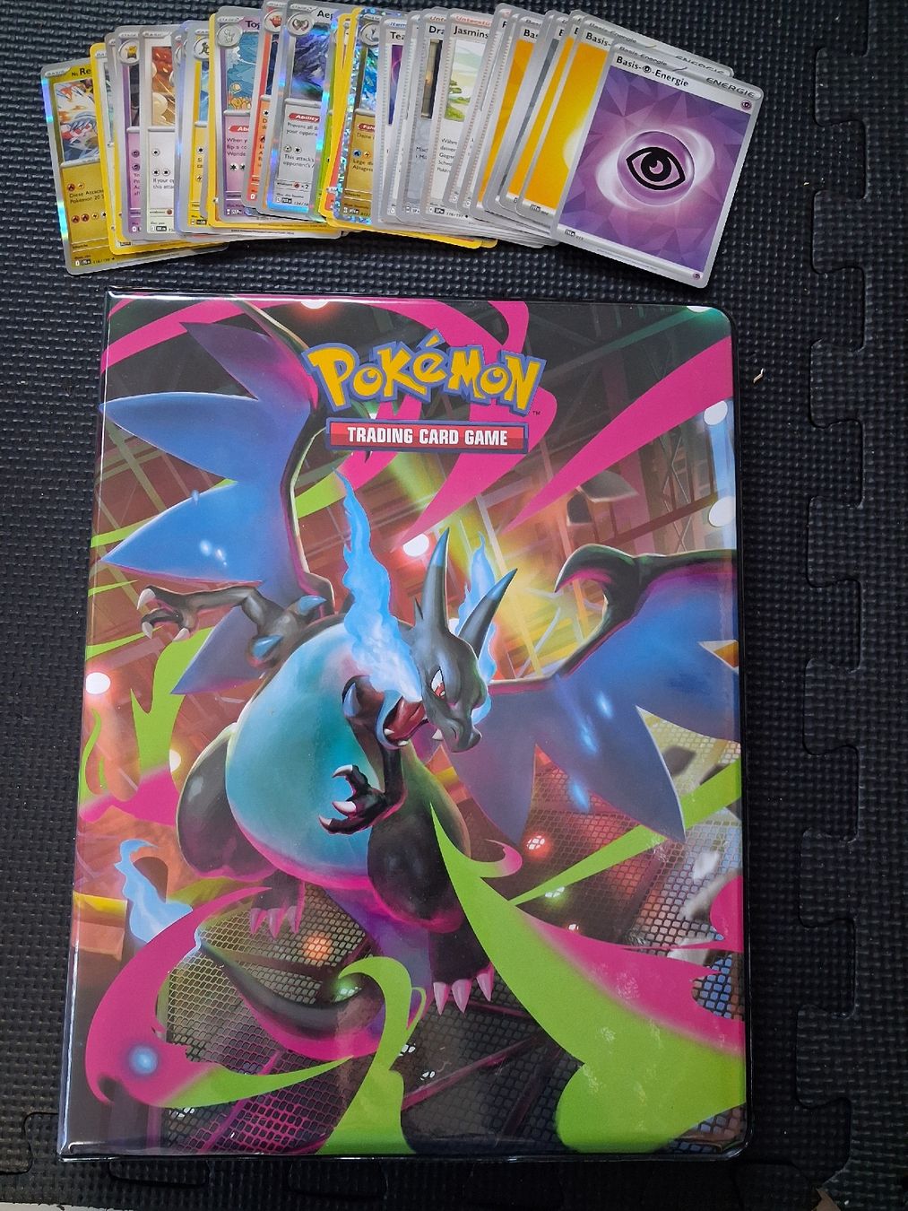 Pokémon Carte collezionabili: Pokemon Karten Sammlung mit Ordner! – Usato da Weiach venduto da Musikmaengu