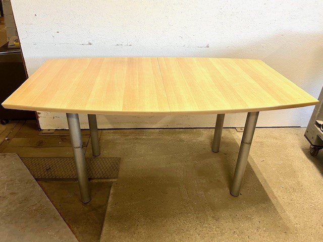 Tische: Occasion Tisch ausziehbar – Gebraucht aus Riedtwil von wiederverwendung