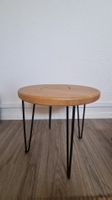 Runder Beistelltisch aus Holz und Metall