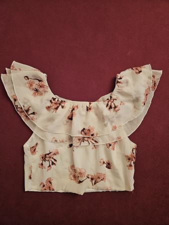 Floral Ruffle Crop ! size XL