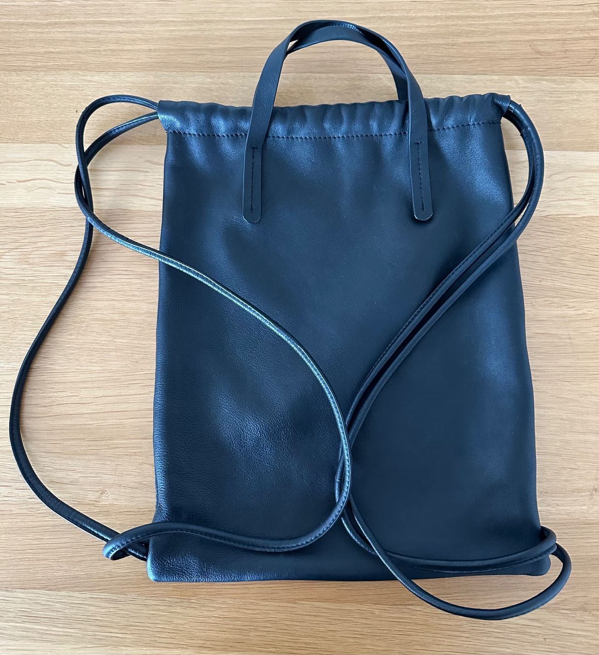 Rucksäcke: Galeries Lafayette Lederrucksack  Schwarz  Echtleder – Gebraucht aus Basel von Rouge. 2